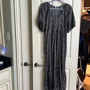 XL Old Navy Long floral navy dress with pockets. Worn once.